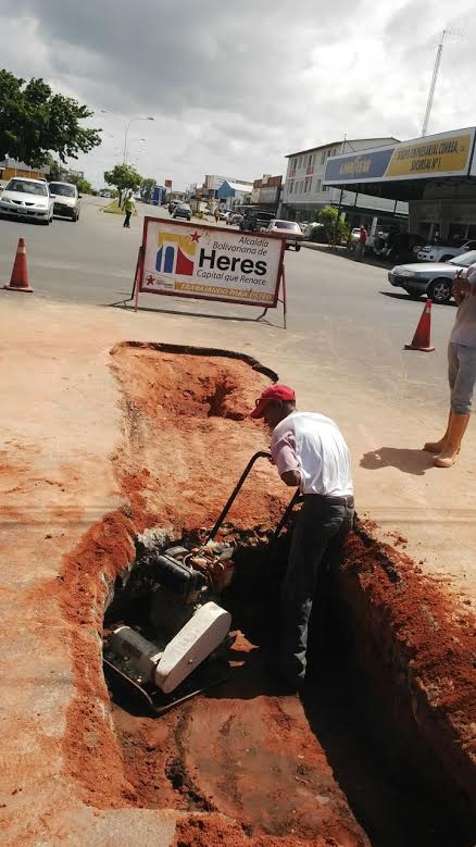 Con la rena se realizó la compactación para nivelar adecuadamente el pavimento y evitar hundimientos.